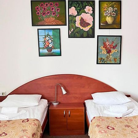 Hotel Sjesta Миколув Экстерьер фото
